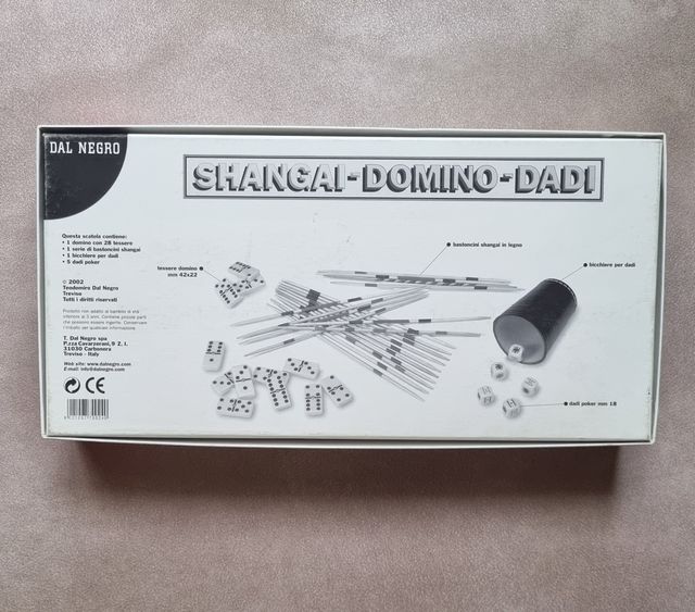 Gioco da tavolo shangai, domino e dadi