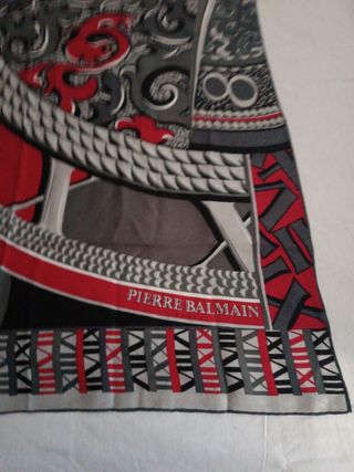 Pañuelo Pierre Balmain