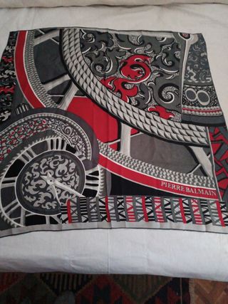 Pañuelo Pierre Balmain