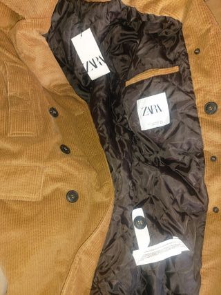 Abrigo Zara color arena (pana, tipo pana)