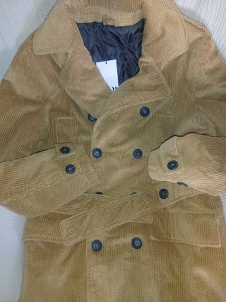 Abrigo Zara color arena (pana, tipo pana)