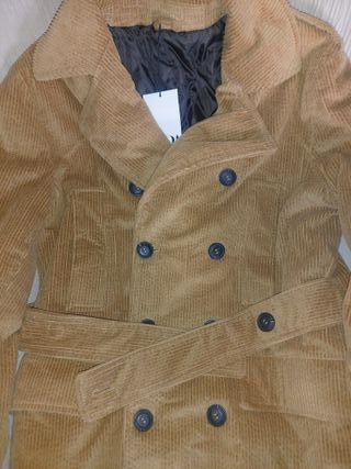 Abrigo Zara color arena (pana, tipo pana)