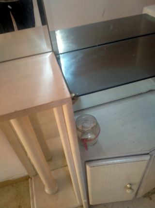 Recibidor con espejo  madera  tono claro, rosado
