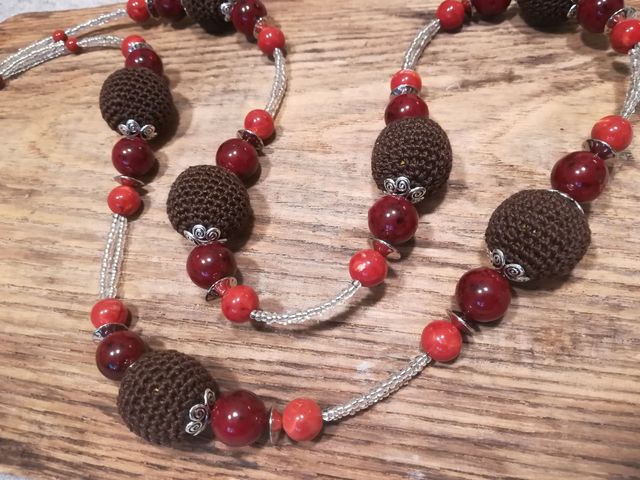 Collana artigianale con perle a uncinetto handmade