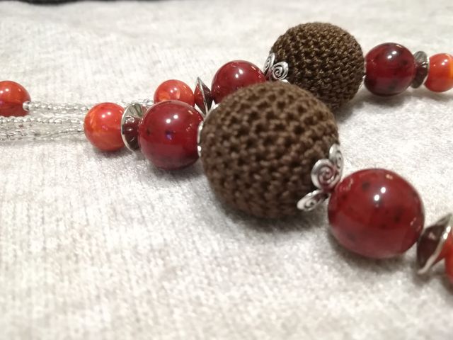 Collana artigianale con perle a uncinetto handmade