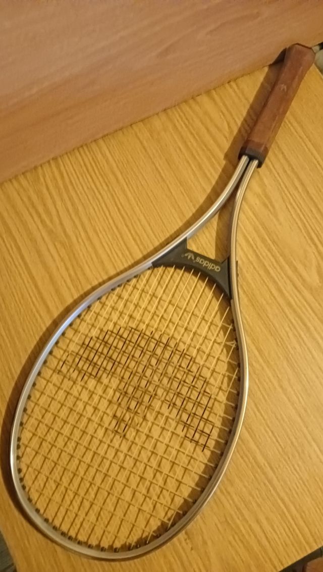 Raqueta de tenis Adidas +cosas en mi perfil