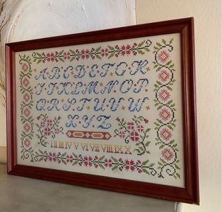 Cuadro Abecedario en punto de cruz