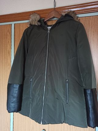 Abrigo /Anorak NUEVO
ligero y cómodo. Impermeable