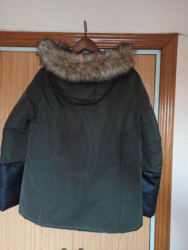 Abrigo /Anorak NUEVO
ligero y cómodo. Impermeable