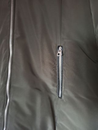 Abrigo /Anorak NUEVO
ligero y cómodo. Impermeable