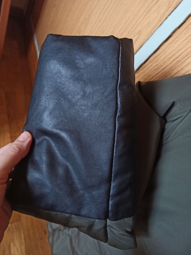 Abrigo /Anorak NUEVO
ligero y cómodo. Impermeable