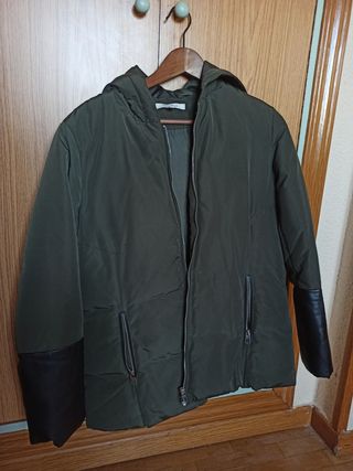 Abrigo /Anorak NUEVO
ligero y cómodo. Impermeable