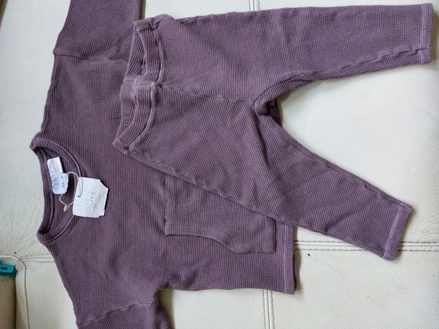 Conjunto berenjena jogin bebe zara 12 meses