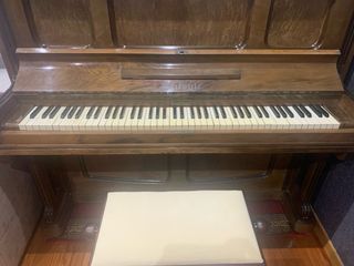 Piano de pared marca Sinfonic