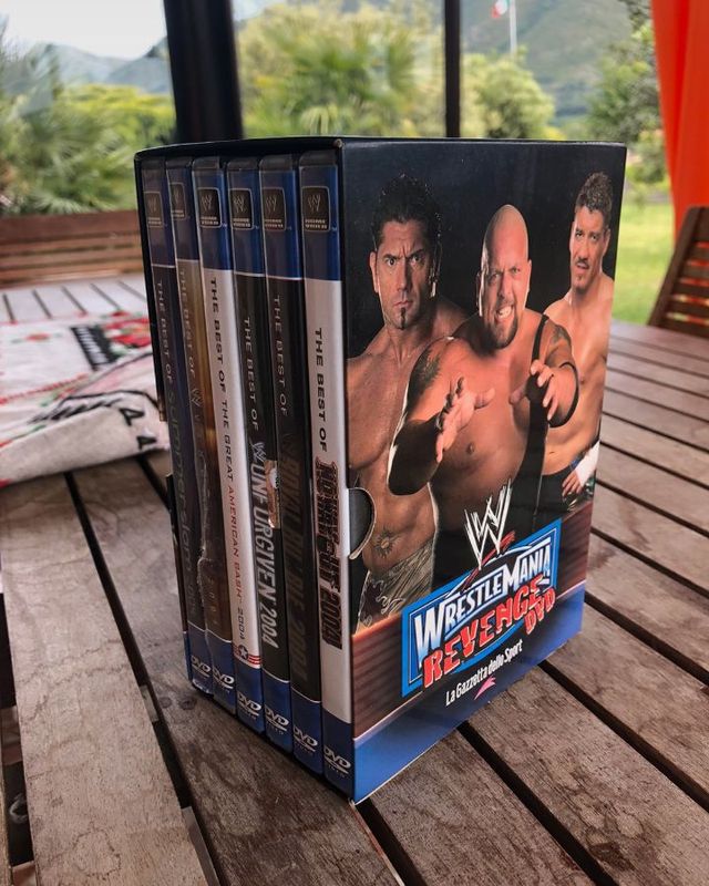 Box dvd WWE REVENGE TOUR 2004