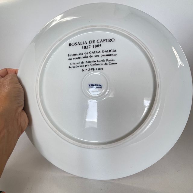 sargadelos castro . plato de Rosalia de Castro