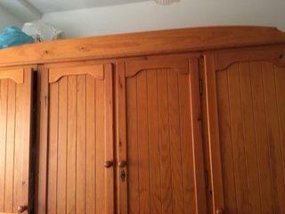 Armario de  madera maciza ,de pino
