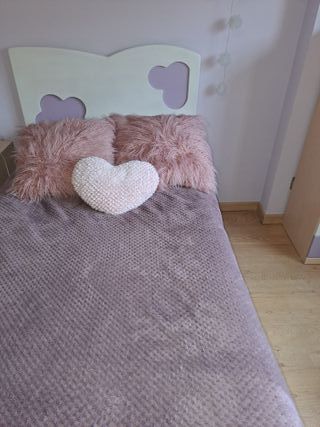 Dormitorio, mesita,  escritorio, estantería