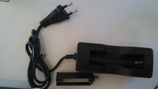 Linterna táctica recargable