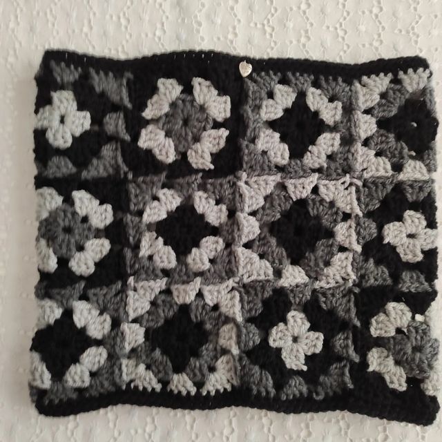 Scaldacollo fatto a mano.