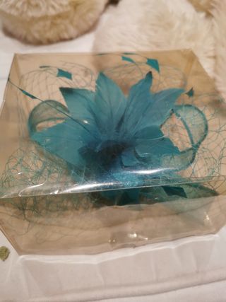 Tocado para fiestas azul turquesa