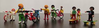 Coche, monopatín, bicicleta y muñecos Playmobil