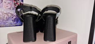 ZAPATOS TACÓN POMPOM NEGROS