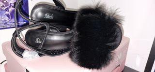 ZAPATOS TACÓN POMPOM NEGROS