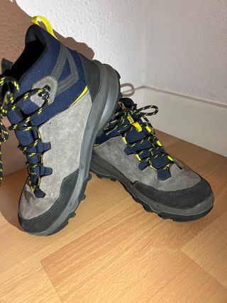 botas montaña infantiles T36 precio decathlon 45€.