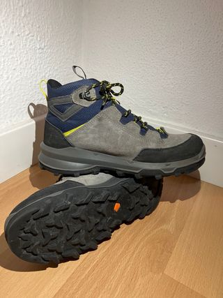 botas montaña infantiles T36 precio decathlon 45€.