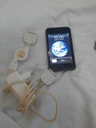 IPod 8gb in ottimo stato con cavi