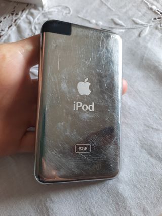 IPod 8gb in ottimo stato con cavi