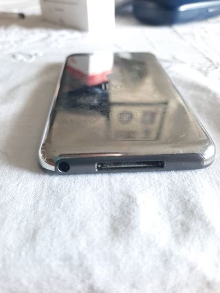 IPod 8gb in ottimo stato con cavi