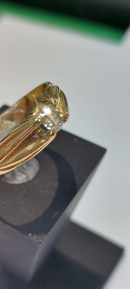 Anillo Tipo solitario oro 18k