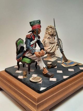 Figura de metal blanco