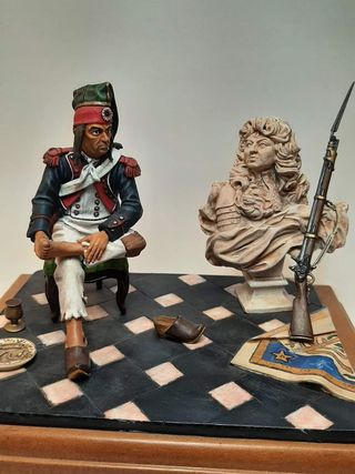 Figura de metal blanco