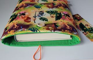 Funda libros El rey león+marcapáginas