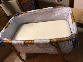 mini cuna de mimbre vintage