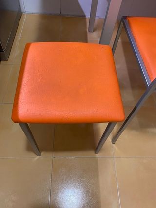 Práctico conjunto de mesa y sillas