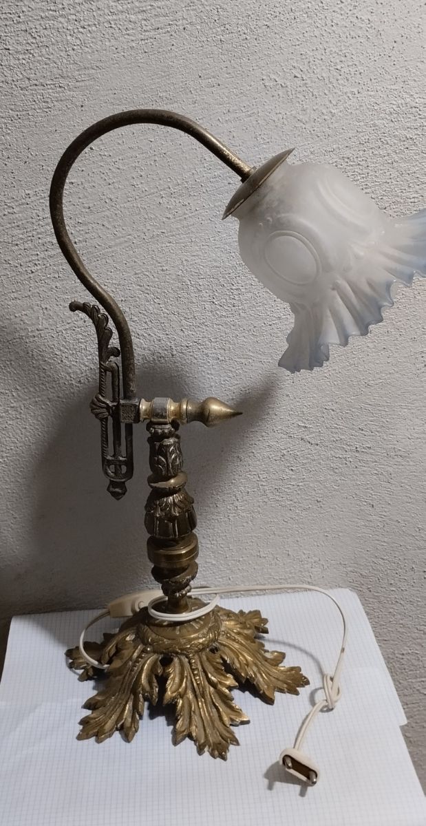 Lámpara antigua de sobremesa 