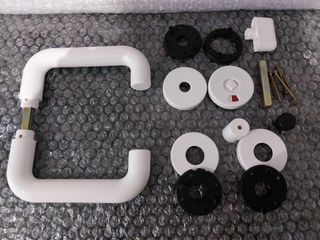 Maneta baño PVC blanco con pestillo