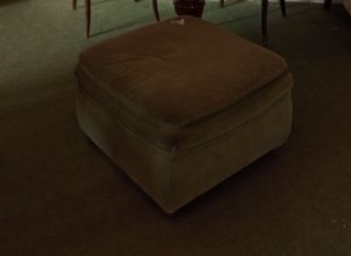 PUF CUADRADO TAPIZADO EN VERDE