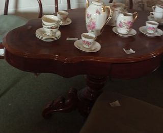 MESITA / VELADOR DE FORMA IRREGULAR