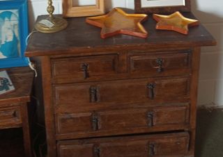 DORMITORIO  CASTELLANO COMODA, MESILLA Y CABECERO