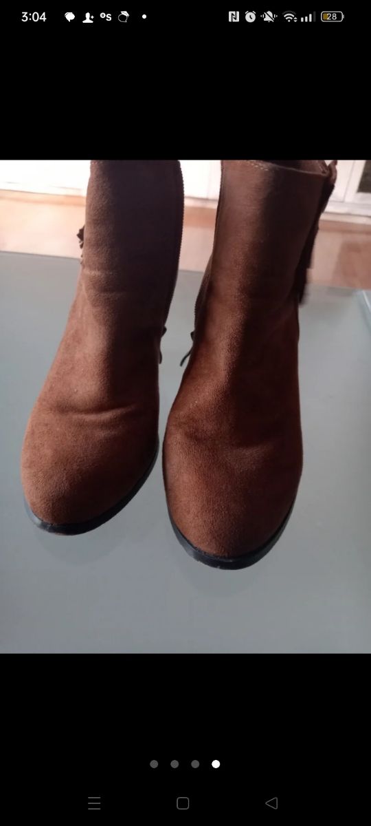 Botones marrones ante