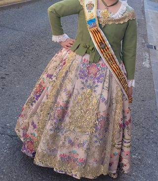 Traje de fallera de niña