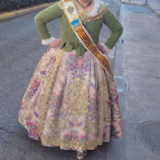 Traje de fallera de niña
