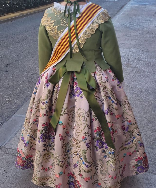 Traje de fallera de niña