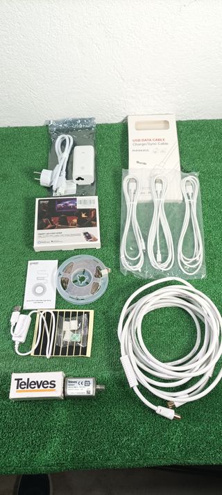 Lote cinco artículos electrónicos para el hogar.