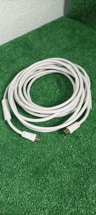 Lote cinco artículos electrónicos para el hogar.